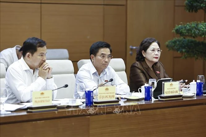 Chủ tịch Quốc hội: Không để cán bộ làm việc theo thói quen cũ trong nhiệm kỳ có yêu cầu mới Chủ tịch Quốc hội: Không để cán bộ làm việc theo thói quen cũ trong nhiệm kỳ có yêu cầu mới
