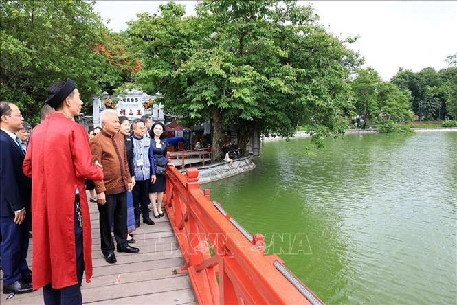 Chủ tịch Quốc hội kiêm Chủ tịch Hạ viện Thái Lan thăm Đền Ngọc Sơn Chủ tịch Quốc hội kiêm Chủ tịch Hạ viện Thái Lan thăm Đền Ngọc Sơn