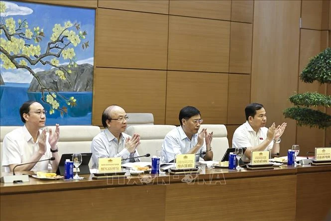 Chủ tịch Quốc hội làm việc với Thường trực Ủy ban Khoa học, Công nghệ và Môi trường của Quốc hội Chủ tịch Quốc hội làm việc với Thường trực Ủy ban Khoa học, Công nghệ và Môi trường của Quốc hội