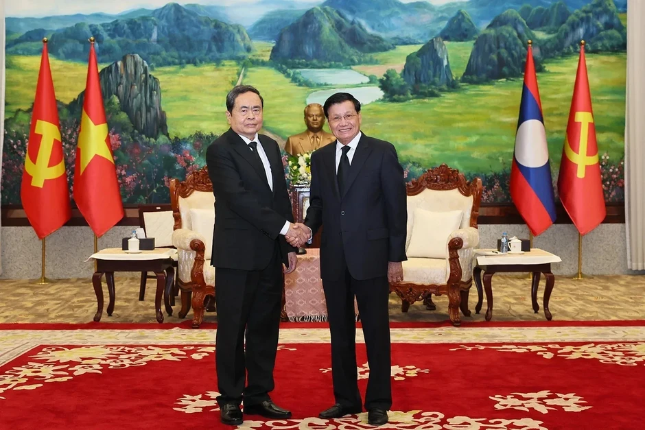Chủ tịch Quốc hội Lào là người bạn thân thiết, gắn bó của Việt Nam Chủ tịch Quốc hội Lào là người bạn thân thiết, gắn bó của Việt Nam