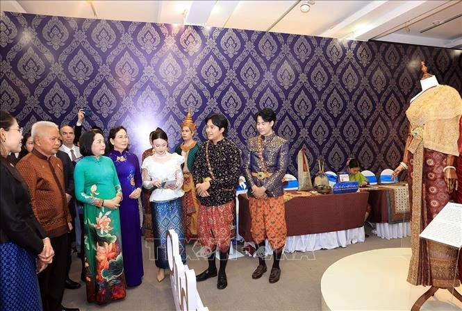 Chủ tịch Quốc hội Thái Lan dự khai mạc Triển lãm ‘Đan kết hữu nghị: Tôn vinh 50 năm quan hệ ngoại giao Việt Nam - Thái Lan’ Chủ tịch Quốc hội Thái Lan dự khai mạc Triển lãm ‘Đan kết hữu nghị: Tôn vinh 50 năm quan hệ ngoại giao Việt Nam - Thái Lan’