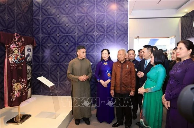 Chủ tịch Quốc hội Thái Lan dự khai mạc Triển lãm ‘Đan kết hữu nghị: Tôn vinh 50 năm quan hệ ngoại giao Việt Nam - Thái Lan’ Chủ tịch Quốc hội Thái Lan dự khai mạc Triển lãm ‘Đan kết hữu nghị: Tôn vinh 50 năm quan hệ ngoại giao Việt Nam - Thái Lan’