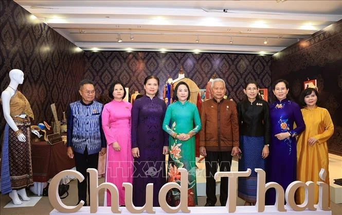Chủ tịch Quốc hội Thái Lan dự khai mạc Triển lãm ‘Đan kết hữu nghị: Tôn vinh 50 năm quan hệ ngoại giao Việt Nam - Thái Lan’ Chủ tịch Quốc hội Thái Lan dự khai mạc Triển lãm ‘Đan kết hữu nghị: Tôn vinh 50 năm quan hệ ngoại giao Việt Nam - Thái Lan’