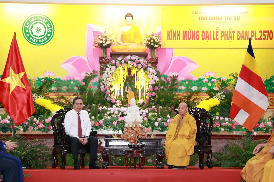Chủ tịch Quốc hội thăm, chúc mừng Đại lễ Phật đản tại TPHCM Chủ tịch Quốc hội thăm, chúc mừng Đại lễ Phật đản tại TPHCM