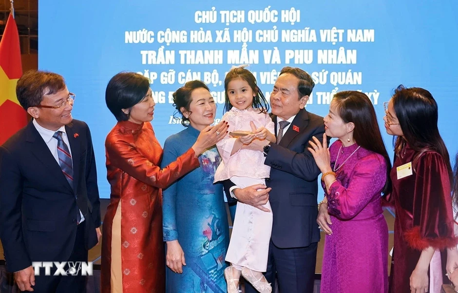 Chủ tịch Quốc hội thông tin những chính sách mới hỗ trợ kiều bào tại Thổ Nhĩ Kỳ Chủ tịch Quốc hội thông tin những chính sách mới hỗ trợ kiều bào tại Thổ Nhĩ Kỳ