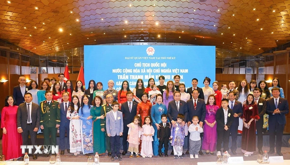 Chủ tịch Quốc hội thông tin những chính sách mới hỗ trợ kiều bào tại Thổ Nhĩ Kỳ Chủ tịch Quốc hội thông tin những chính sách mới hỗ trợ kiều bào tại Thổ Nhĩ Kỳ