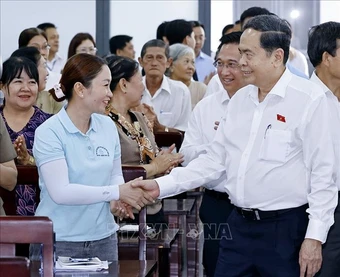 Chủ tịch Quốc hội tiếp xúc cử tri Thành phố Hồ Chí Minh