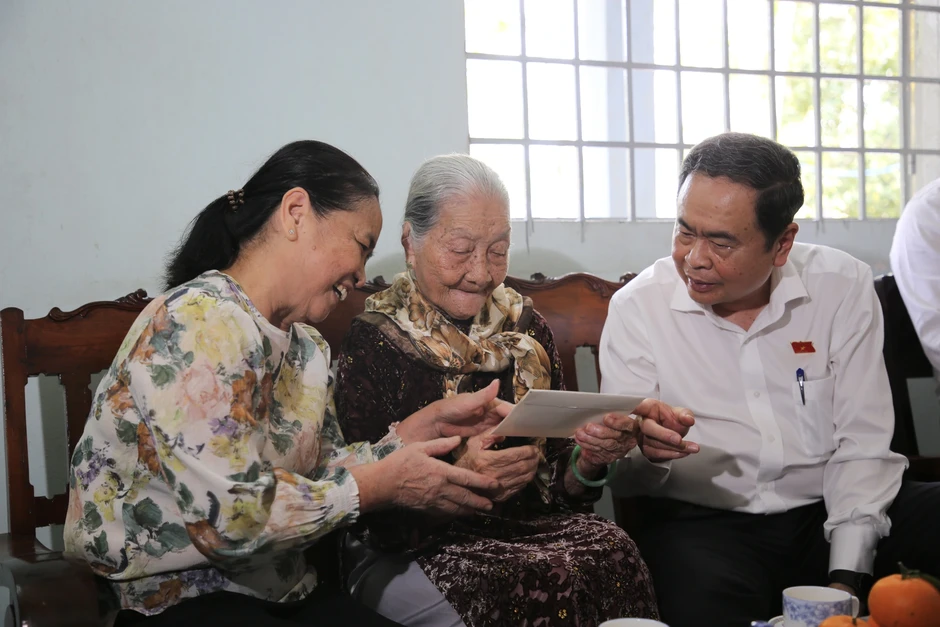 Chủ tịch Quốc hội Trần Thanh Mẫn: Đổi mới tư duy pháp luật, gỡ vướng để phát triển Chủ tịch Quốc hội Trần Thanh Mẫn: Đổi mới tư duy pháp luật, gỡ vướng để phát triển