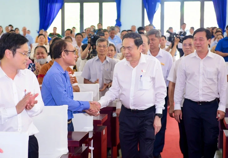 Chủ tịch Quốc hội Trần Thanh Mẫn: Không để chính sách thuế khoán trở thành rào cản cho hộ kinh doanh Chủ tịch Quốc hội Trần Thanh Mẫn: Không để chính sách thuế khoán trở thành rào cản cho hộ kinh doanh