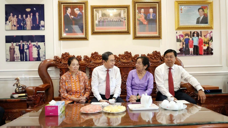 Chủ tịch Quốc hội Trần Thanh Mẫn thăm, tặng quà gia đình chính sách, công nhân, người lao động tỉnh An Giang Chủ tịch Quốc hội Trần Thanh Mẫn thăm, tặng quà gia đình chính sách, công nhân, người lao động tỉnh An Giang
