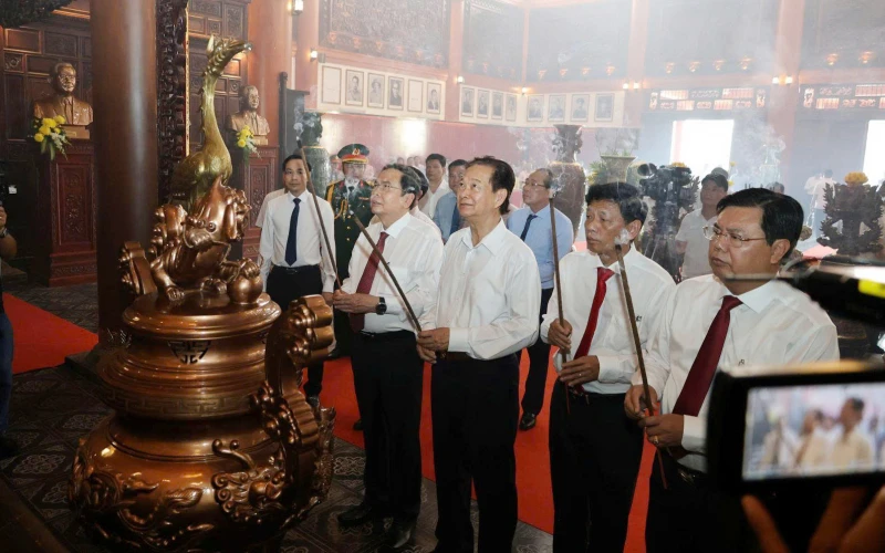 Chủ tịch Quốc hội Trần Thanh Mẫn thăm, tặng quà gia đình chính sách, công nhân, người lao động tỉnh An Giang Chủ tịch Quốc hội Trần Thanh Mẫn thăm, tặng quà gia đình chính sách, công nhân, người lao động tỉnh An Giang