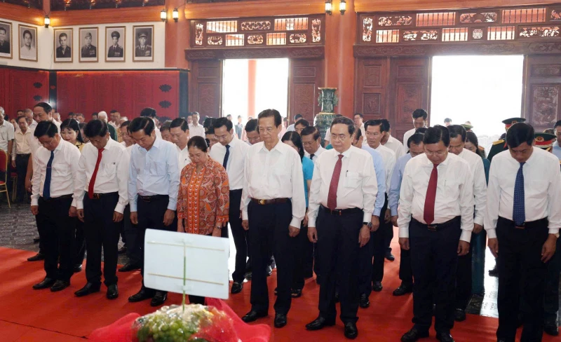 Chủ tịch Quốc hội Trần Thanh Mẫn thăm, tặng quà gia đình chính sách, công nhân, người lao động tỉnh An Giang Chủ tịch Quốc hội Trần Thanh Mẫn thăm, tặng quà gia đình chính sách, công nhân, người lao động tỉnh An Giang
