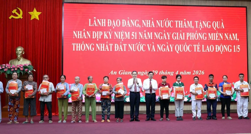 Chủ tịch Quốc hội Trần Thanh Mẫn thăm, tặng quà gia đình chính sách, công nhân, người lao động tỉnh An Giang Chủ tịch Quốc hội Trần Thanh Mẫn thăm, tặng quà gia đình chính sách, công nhân, người lao động tỉnh An Giang