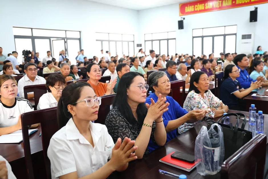 Chủ tịch Quốc hội Trần Thanh Mẫn tiếp xúc cử tri tại TP.HCM