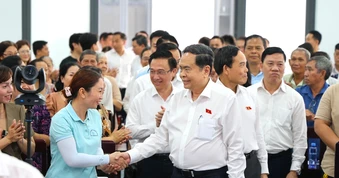 Chủ tịch Quốc hội Trần Thanh Mẫn tiếp xúc cử tri tại TP.HCM