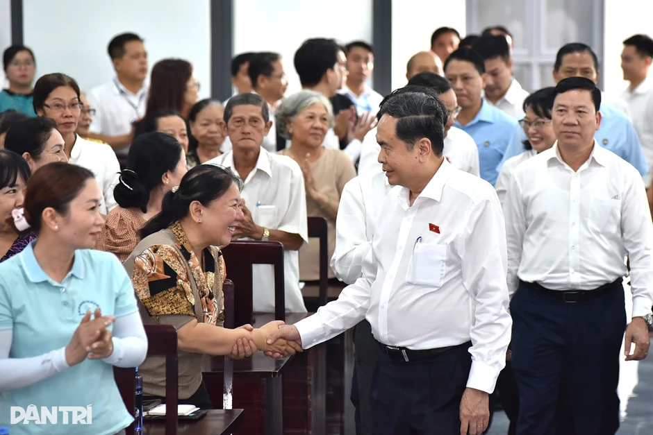Chủ tịch Quốc hội Trần Thanh Mẫn tiếp xúc cử tri TPHCM Chủ tịch Quốc hội Trần Thanh Mẫn tiếp xúc cử tri TPHCM