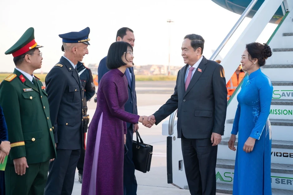 Chủ tịch Quốc hội Trần Thanh Mẫn và Phu nhân tới Rome, bắt đầu chuyến thăm chính thức Italia Chủ tịch Quốc hội Trần Thanh Mẫn và Phu nhân tới Rome, bắt đầu chuyến thăm chính thức Italia