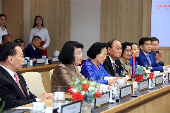 Chủ tịch Quốc hội Vương quốc Campuchia thăm Tập đoàn Viettel Chủ tịch Quốc hội Vương quốc Campuchia thăm Tập đoàn Viettel