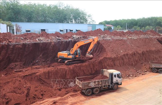 Chủ tịch tỉnh Đồng Nai chỉ đạo xác minh vụ nhiều nhà dân 'treo cao' ven đường ĐT.753 Chủ tịch tỉnh Đồng Nai chỉ đạo xác minh vụ nhiều nhà dân 'treo cao' ven đường ĐT.753