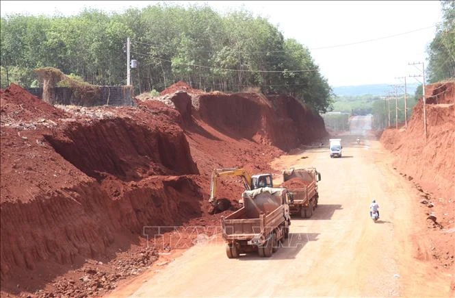 Chủ tịch tỉnh Đồng Nai chỉ đạo xác minh vụ nhiều nhà dân 'treo cao' ven đường ĐT.753 Chủ tịch tỉnh Đồng Nai chỉ đạo xác minh vụ nhiều nhà dân 'treo cao' ven đường ĐT.753