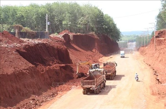 Chủ tịch tỉnh Đồng Nai chỉ đạo xác minh vụ nhiều nhà dân 'treo cao' ven đường ĐT.753