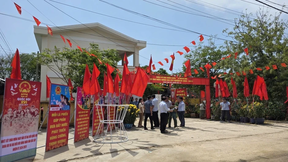 Chủ tịch tỉnh Khánh Hòa kiểm tra bầu cử tại vùng lõi dự án điện hạt nhân Chủ tịch tỉnh Khánh Hòa kiểm tra bầu cử tại vùng lõi dự án điện hạt nhân