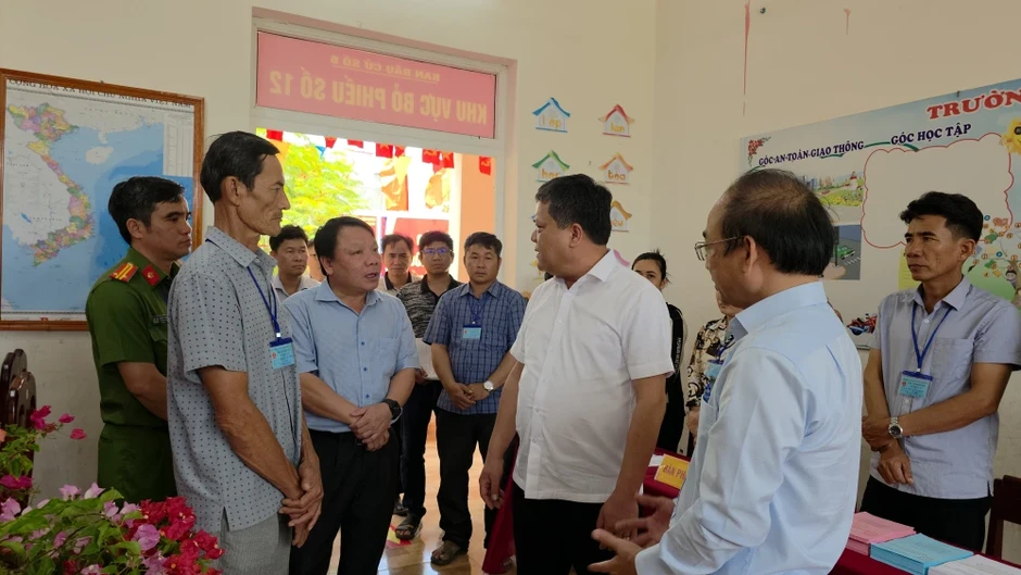 Chủ tịch tỉnh Khánh Hòa kiểm tra bầu cử tại vùng lõi dự án điện hạt nhân Chủ tịch tỉnh Khánh Hòa kiểm tra bầu cử tại vùng lõi dự án điện hạt nhân