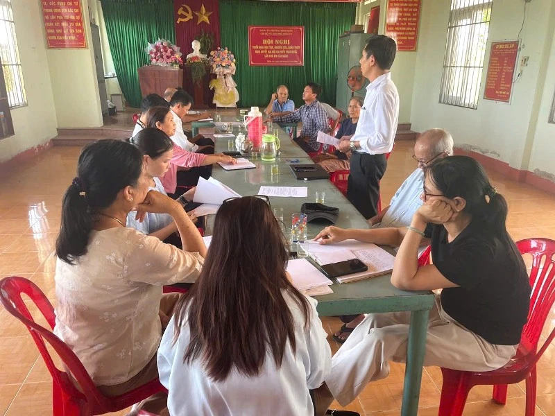 Chủ tịch tỉnh phê bình phường vụ trả tiền hỗ trợ thiên tai, có hộ đi 5km nhận 2.600 đồng Chủ tịch tỉnh phê bình phường vụ trả tiền hỗ trợ thiên tai, có hộ đi 5km nhận 2.600 đồng