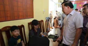 Chủ tịch TP Đồng Nai thăm hỏi nạn nhân vụ cháy xe khiến 7 người tử vong