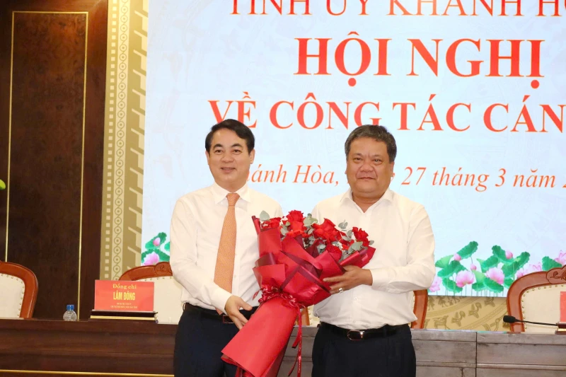 Chủ tịch UBND tỉnh Khánh Hòa được bầu giữ chức Bí thư Tỉnh ủy Chủ tịch UBND tỉnh Khánh Hòa được bầu giữ chức Bí thư Tỉnh ủy