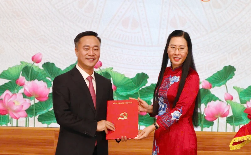 Chủ tịch UBND tỉnh Khánh Hòa được bầu giữ chức Bí thư Tỉnh ủy Chủ tịch UBND tỉnh Khánh Hòa được bầu giữ chức Bí thư Tỉnh ủy