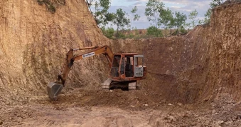 Chủ tịch xã hứa "không để mất thêm hạt đất rừng nào nữa"