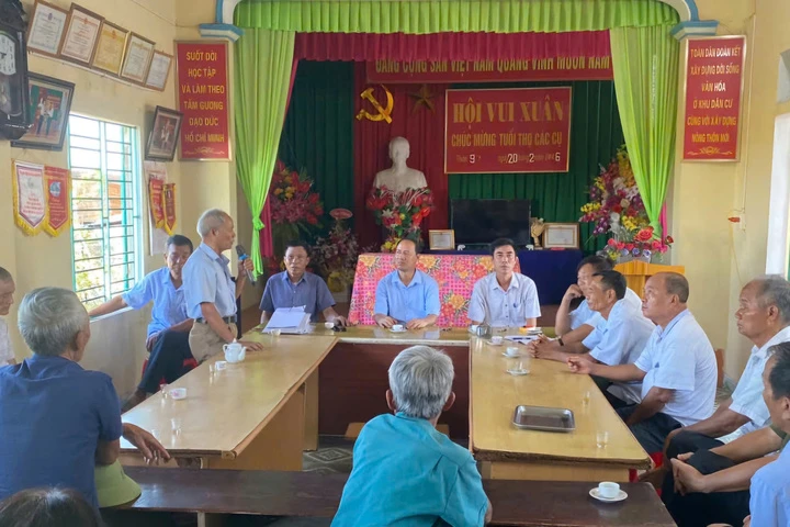 Chủ tịch xã kể chuyện về tận mâm cơm, đám giỗ để vận động giải phóng mặt bằng Chủ tịch xã kể chuyện về tận mâm cơm, đám giỗ để vận động giải phóng mặt bằng