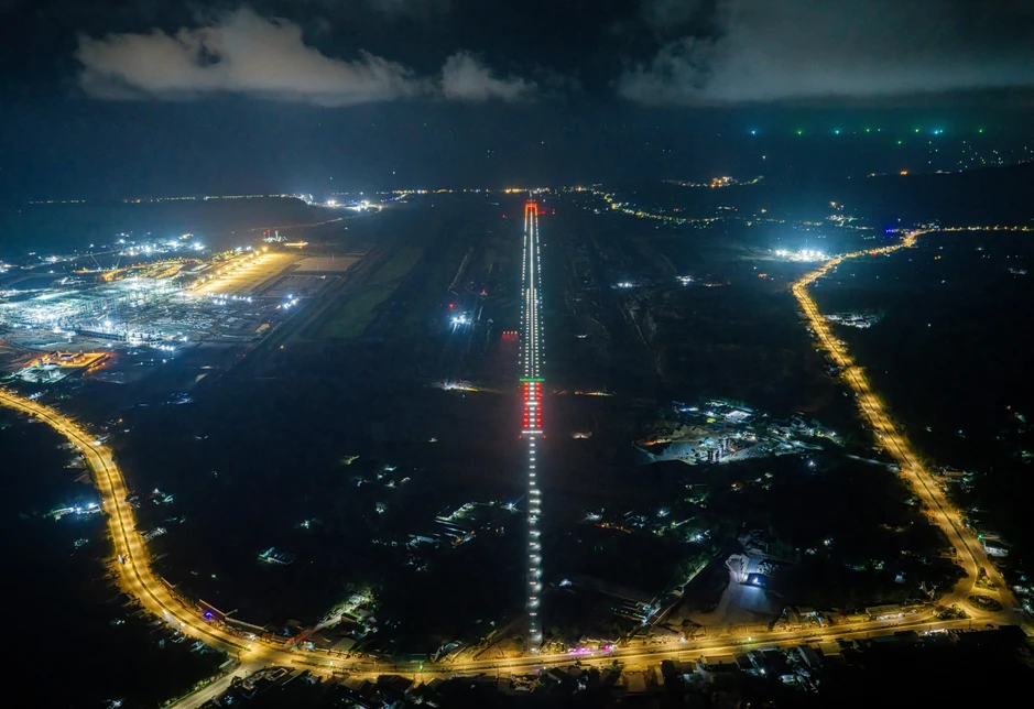 Chưa từng có: 1.500 đèn hiệu thắp sáng công trình dài 3.300m vừa hoàn thành “thần tốc” tại Phú Quốc Chưa từng có: 1.500 đèn hiệu thắp sáng công trình dài 3.300m vừa hoàn thành “thần tốc” tại Phú Quốc