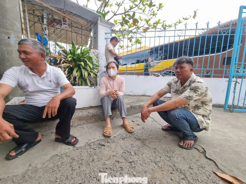 Chuẩn bị hương đèn khấn tìm con trôi giữa biển, người cha 'đứng tim' khi nghe con từ cõi chết trở về Chuẩn bị hương đèn khấn tìm con trôi giữa biển, người cha 'đứng tim' khi nghe con từ cõi chết trở về