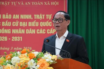 Chuẩn bị thẻ cử tri để phát cho du khách Việt không kịp về trong ngày bầu cử