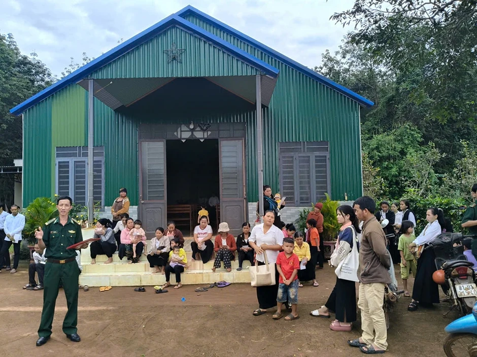 Chung dòng máu Lạc Hồng: Người lính đưa công nghệ số đến với đồng bào vùng biên Chung dòng máu Lạc Hồng: Người lính đưa công nghệ số đến với đồng bào vùng biên