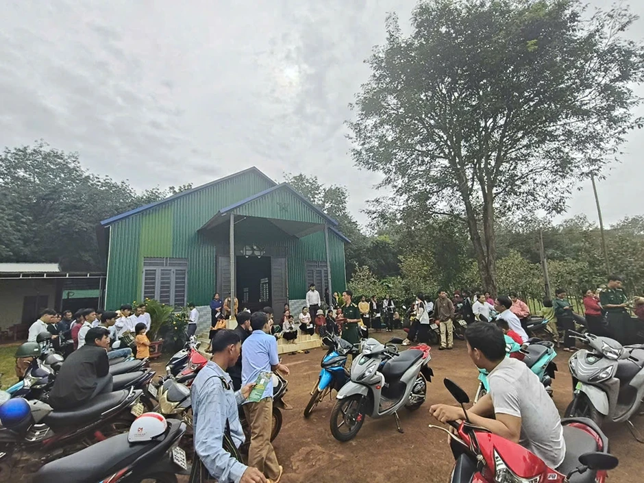 Chung dòng máu Lạc Hồng: Người lính đưa công nghệ số đến với đồng bào vùng biên Chung dòng máu Lạc Hồng: Người lính đưa công nghệ số đến với đồng bào vùng biên