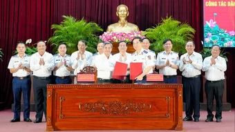 Chương trình 'Cảnh sát biển đồng hành với ngư dân': Điểm tựa cho ngư dân vươn khơi bám biển