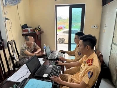 Chuyển cơ quan điều tra vụ xuyên tạc CSGT kiểm tra nồng độ cồn Chuyển cơ quan điều tra vụ xuyên tạc CSGT kiểm tra nồng độ cồn