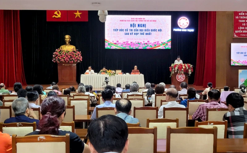 Chuyển đổi số là xu thế tất yếu, nếu không thực hiện sẽ tụt lại phía sau Chuyển đổi số là xu thế tất yếu, nếu không thực hiện sẽ tụt lại phía sau