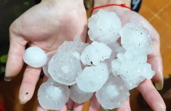 Chuyên gia lý giải mưa đá hiếm gặp đầu tháng 5, cảnh báo còn tiếp diễn