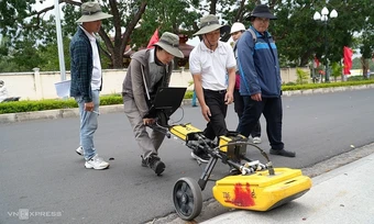 Chuyên gia vật lý địa cầu tìm dấu vết mộ tập thể liệt sĩ ở Quảng Ngãi