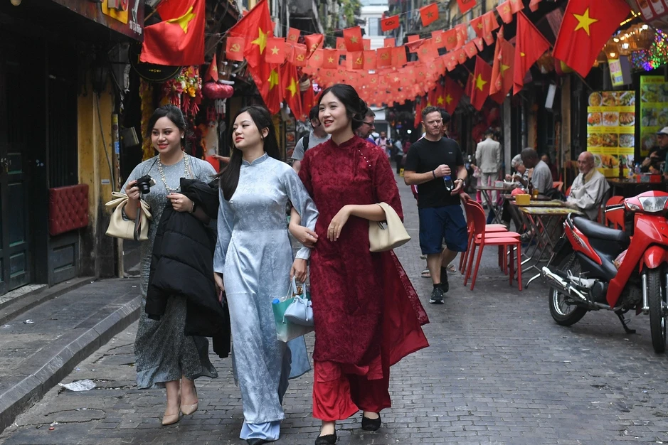 Chuyển hóa sáng tạo thành sức sản xuất mới dựa trên văn hóa trong thời đại Kỷ nguyên mới Chuyển hóa sáng tạo thành sức sản xuất mới dựa trên văn hóa trong thời đại Kỷ nguyên mới