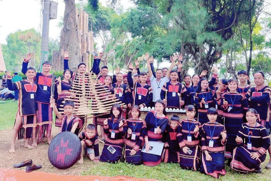 Chuyển hóa sáng tạo thành sức sản xuất mới dựa trên văn hóa trong thời đại Kỷ nguyên mới Chuyển hóa sáng tạo thành sức sản xuất mới dựa trên văn hóa trong thời đại Kỷ nguyên mới