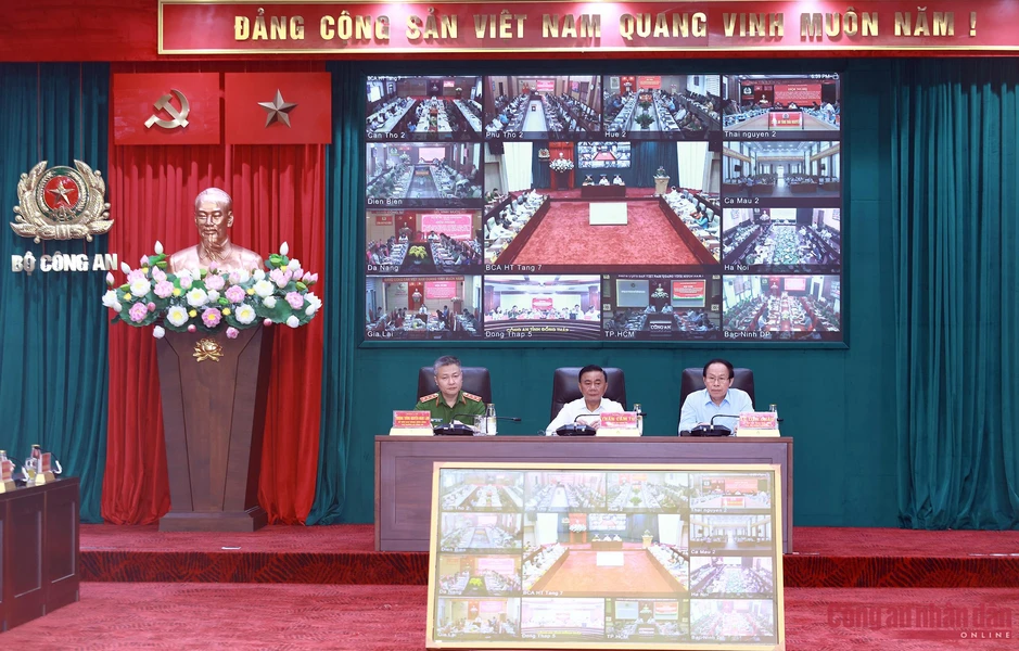 Chuyển mạnh từ xử lý, khắc phục sang quản trị rủi ro, phòng cháy chữa cháy” từ sớm, từ xa Chuyển mạnh từ xử lý, khắc phục sang quản trị rủi ro, phòng cháy chữa cháy” từ sớm, từ xa