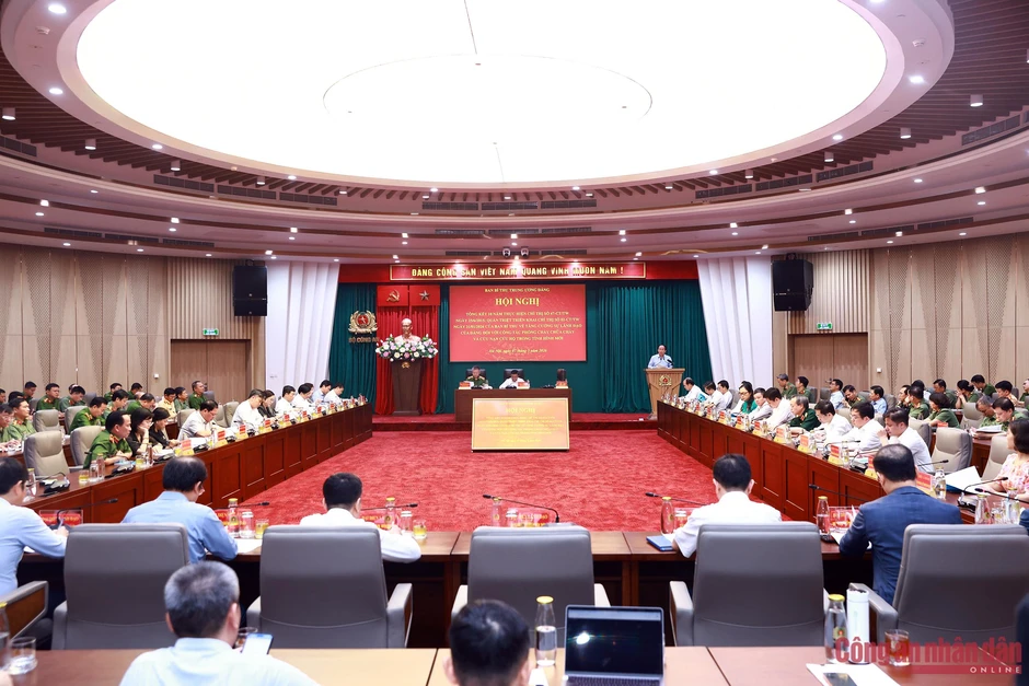 Chuyển mạnh từ xử lý, khắc phục sang quản trị rủi ro, phòng cháy chữa cháy” từ sớm, từ xa Chuyển mạnh từ xử lý, khắc phục sang quản trị rủi ro, phòng cháy chữa cháy” từ sớm, từ xa