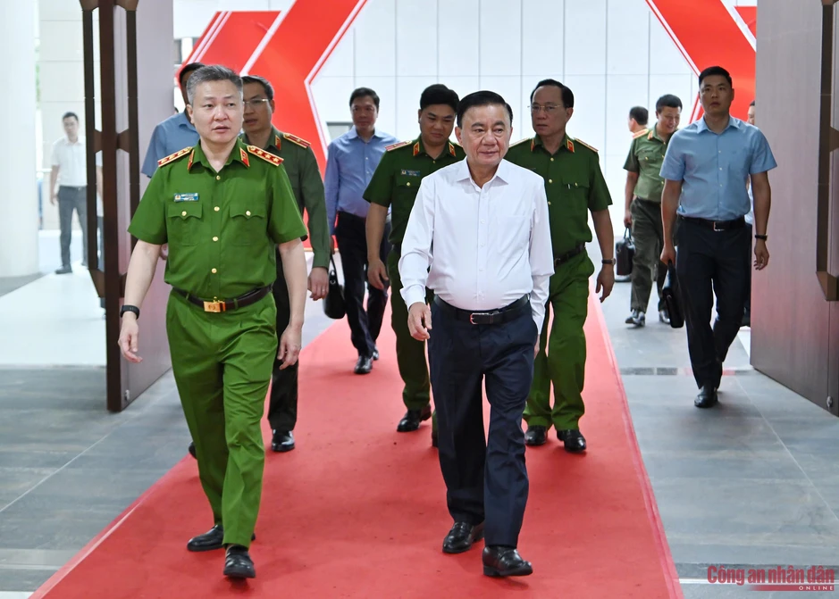 Chuyển mạnh từ xử lý, khắc phục sang quản trị rủi ro, phòng cháy chữa cháy” từ sớm, từ xa Chuyển mạnh từ xử lý, khắc phục sang quản trị rủi ro, phòng cháy chữa cháy” từ sớm, từ xa