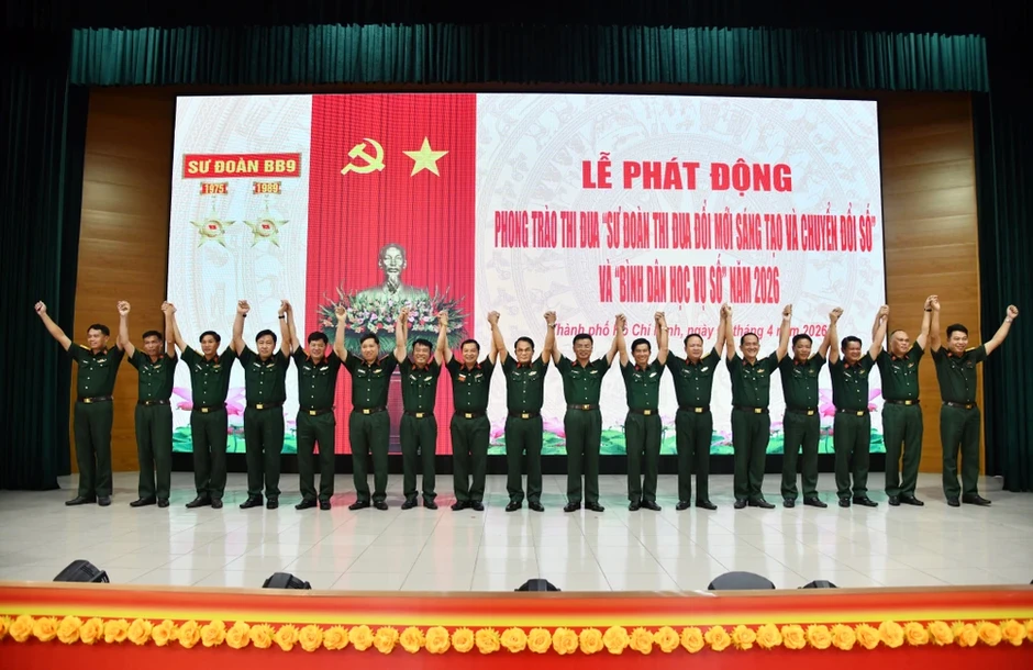 Chuyển thách thức thành cơ hội khi chiến sĩ cơ sở sử dụng thiết bị điện tử thông minh Chuyển thách thức thành cơ hội khi chiến sĩ cơ sở sử dụng thiết bị điện tử thông minh