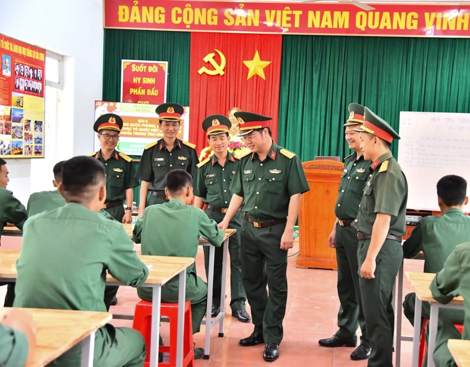 Chuyển thách thức thành cơ hội khi chiến sĩ cơ sở sử dụng thiết bị điện tử thông minh Chuyển thách thức thành cơ hội khi chiến sĩ cơ sở sử dụng thiết bị điện tử thông minh